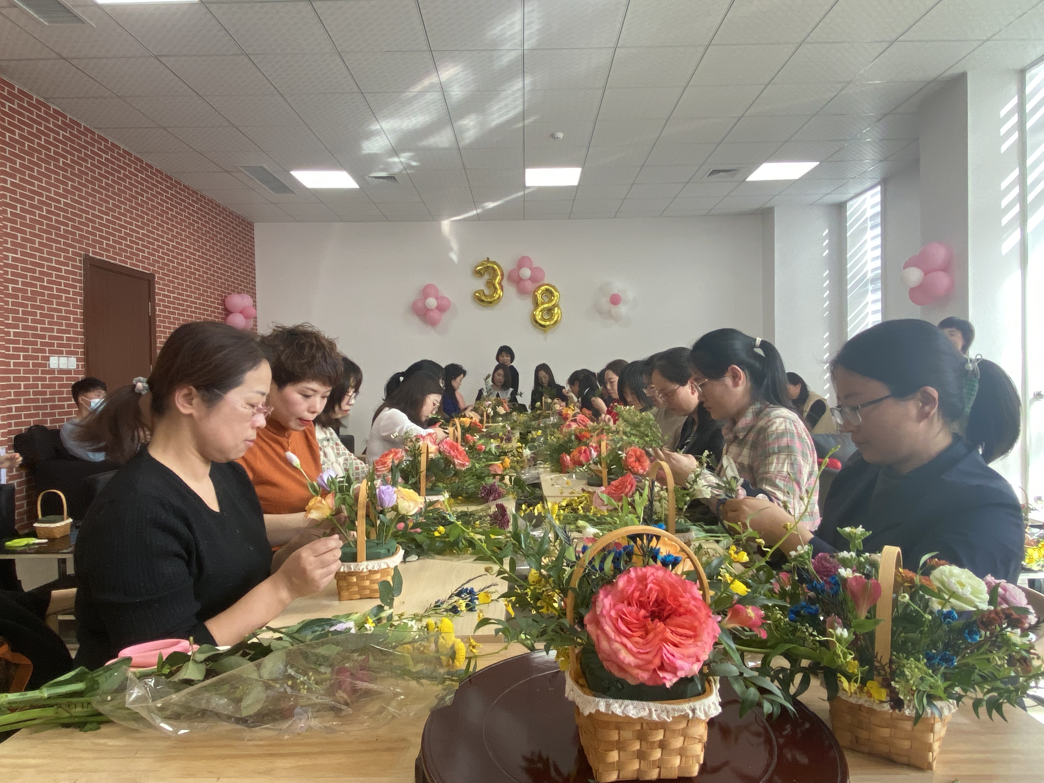 “巾幗芳華，一路生花”三八女神節(jié)花藝沙龍圓滿結(jié)束