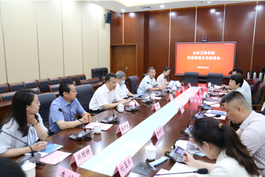 山東工商學(xué)院黨委委員、副校長(zhǎng)劉向鋒一行蒞臨德州人力資源服務(wù)產(chǎn)業(yè)園考察調(diào)研
